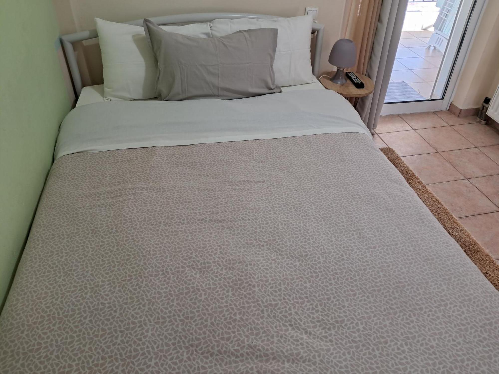 Top Floor On Villa, 3' From Center, By The Sea! Host Is Efi Kwsta Preveze Dış mekan fotoğraf