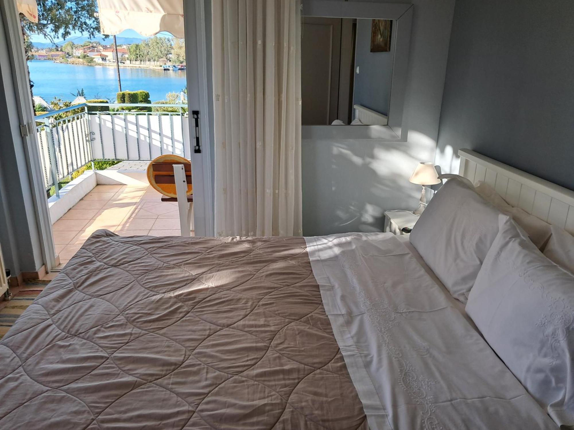Top Floor On Villa, 3' From Center, By The Sea! Host Is Efi Kwsta Preveze Dış mekan fotoğraf