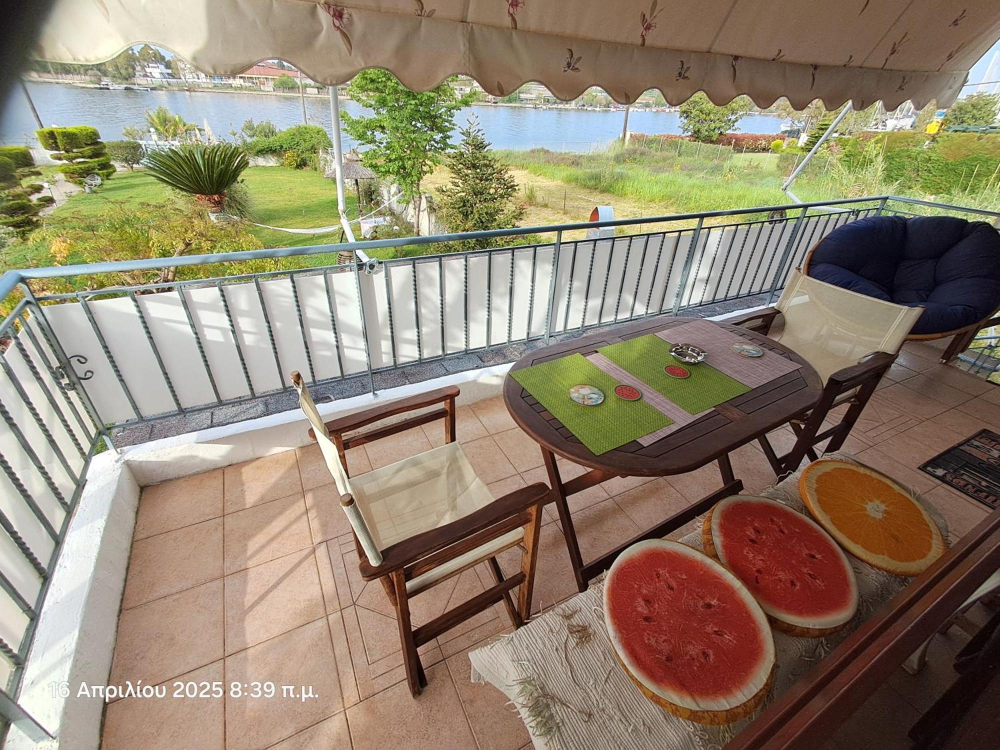 Top Floor On Villa, 3' From Center, By The Sea! Host Is Efi Kwsta Preveze Dış mekan fotoğraf